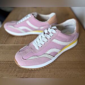 NWOT DOLCE VITA ELISSA SNEAKER IN PINK SIZE 8